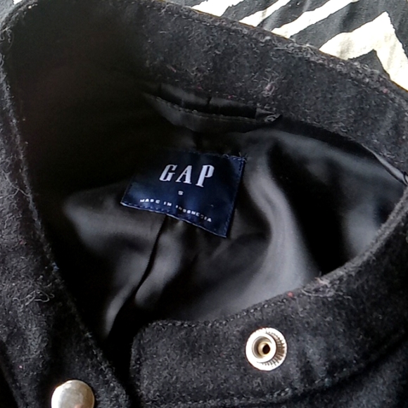 BLACK  GAP  JACKET - Picture 2 of 8